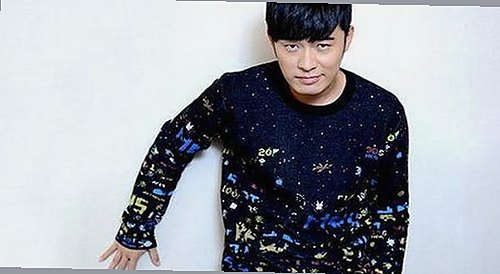 刘诗诗吴奇隆情侣档登时尚杂志封面 展现甜蜜幸福