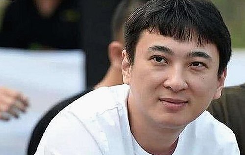 娱乐圈宝藏女孩与吃瓜侦探的幕后较量