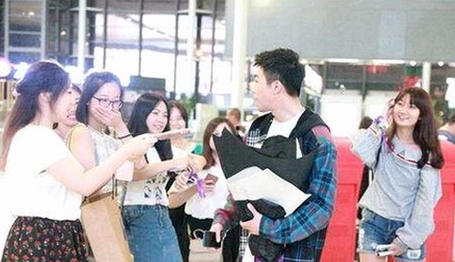 司晓迪自曝睡遍顶流引爆内娱风暴，明星工作室密集辟谣