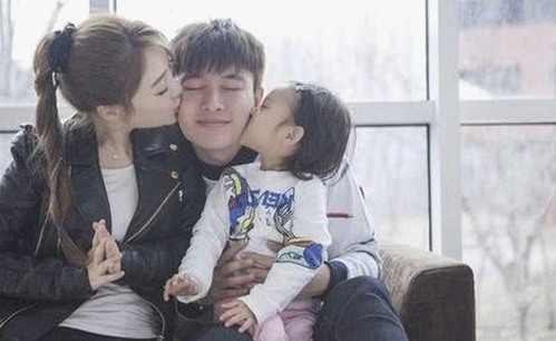 司晓迪自曝睡遍顶流引爆内娱风暴，明星工作室密集辟谣