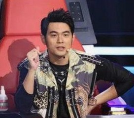 那英近况引热议：从争议焦点到幕后揭秘，娱乐圈吃瓜又添新料